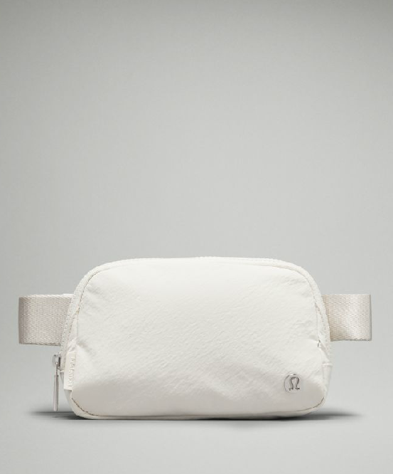 Lululemon purchases Everywhere Belt Bag White