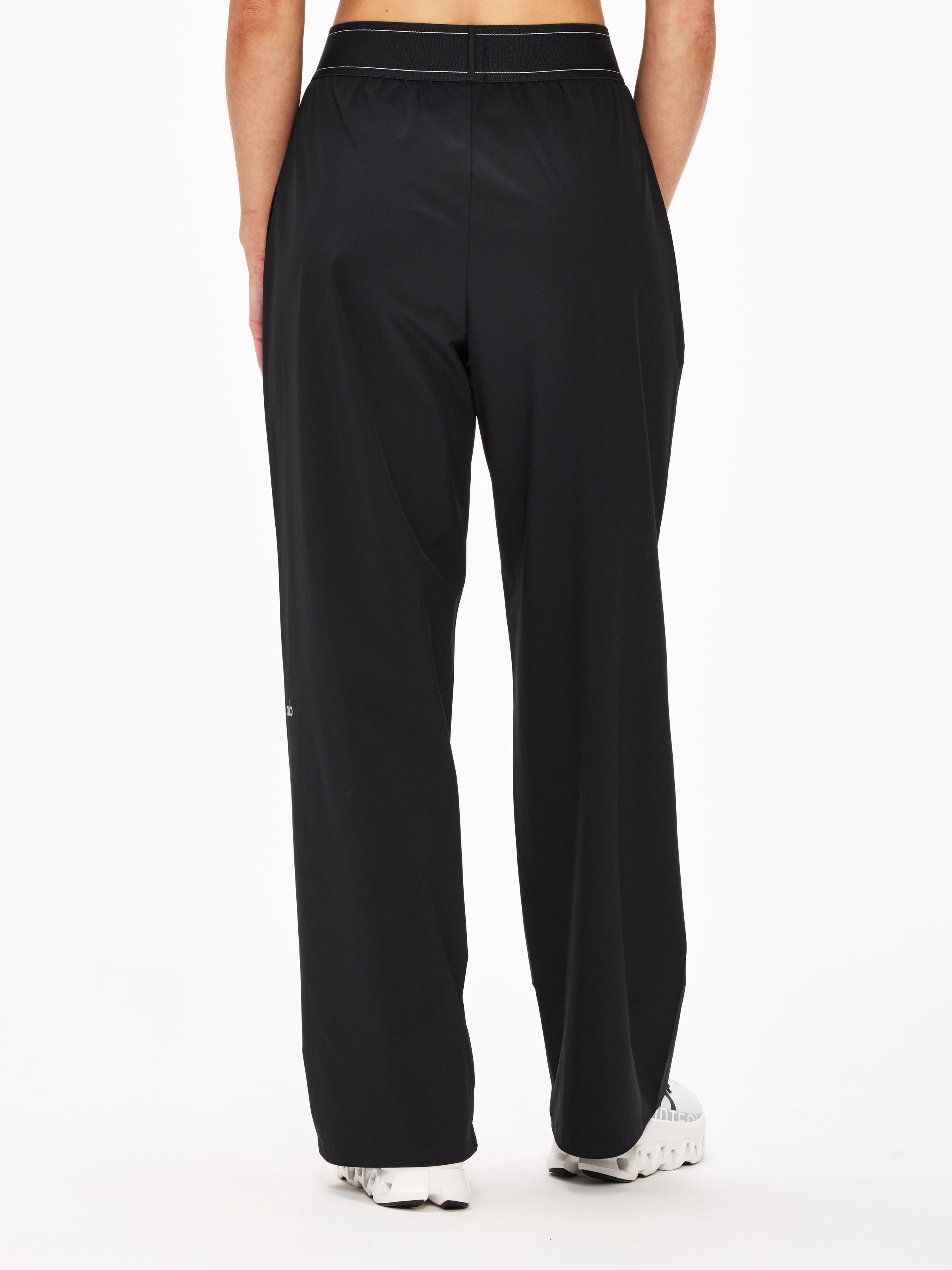 Alo Yoga High-Waist Airlift Legging – The Shop at Equinox