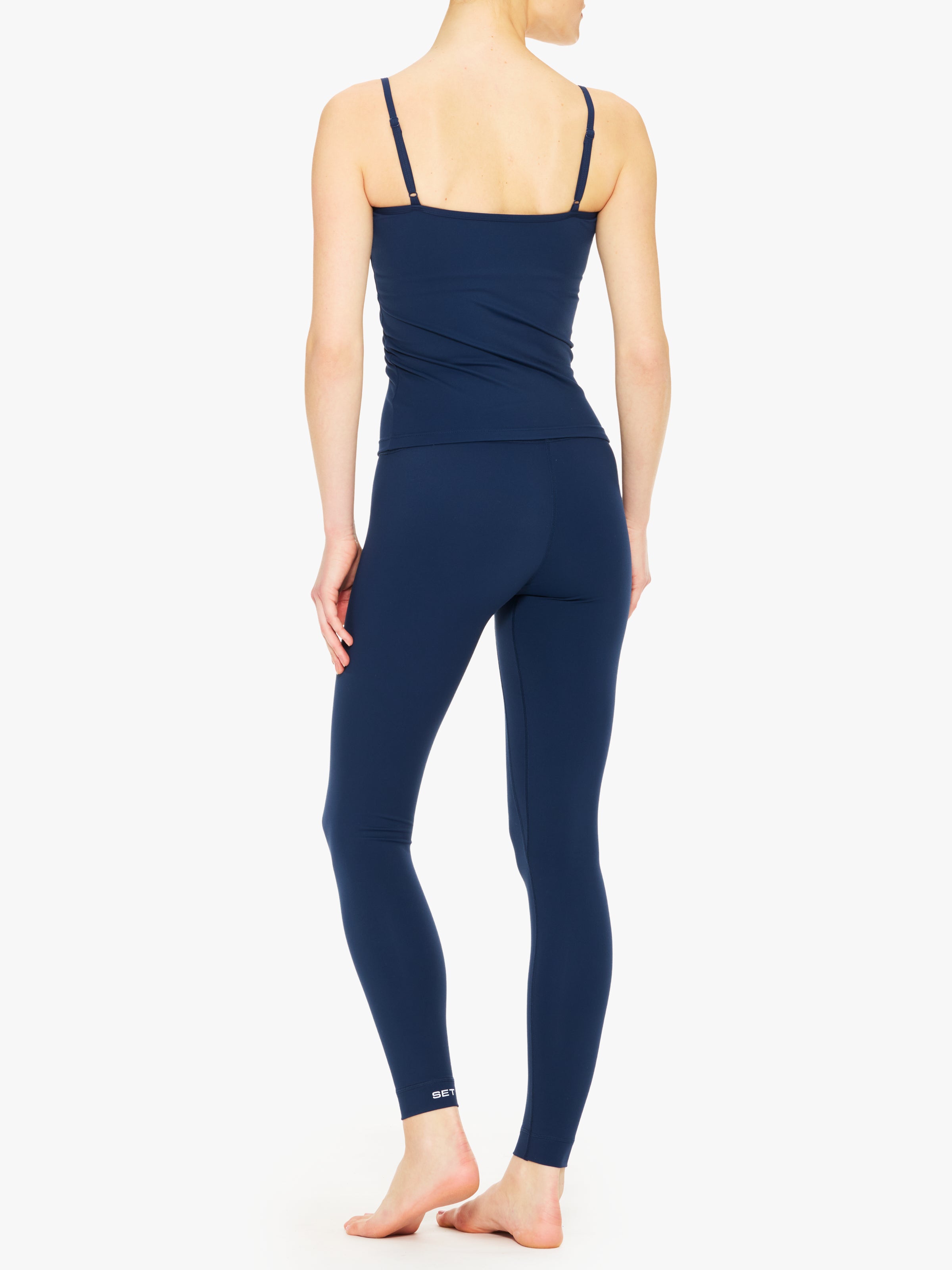 Set Active Sportbody® Sporty U Tank – The Shop at Equinox