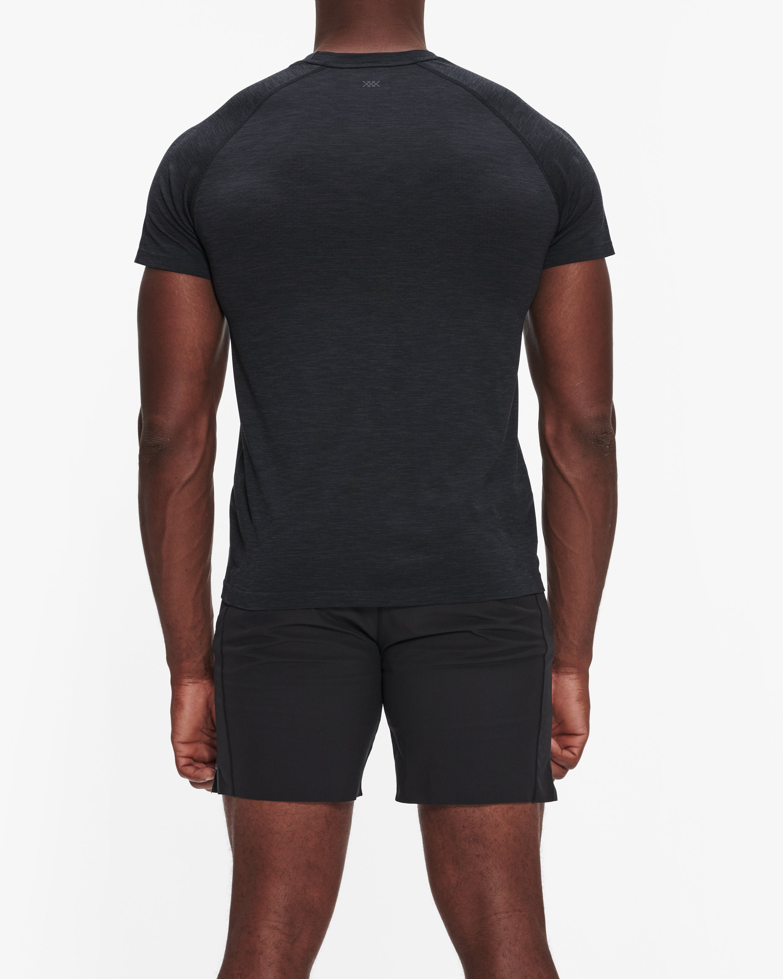 Vuori Strato Tech V-Neck Tee – The Shop at Equinox