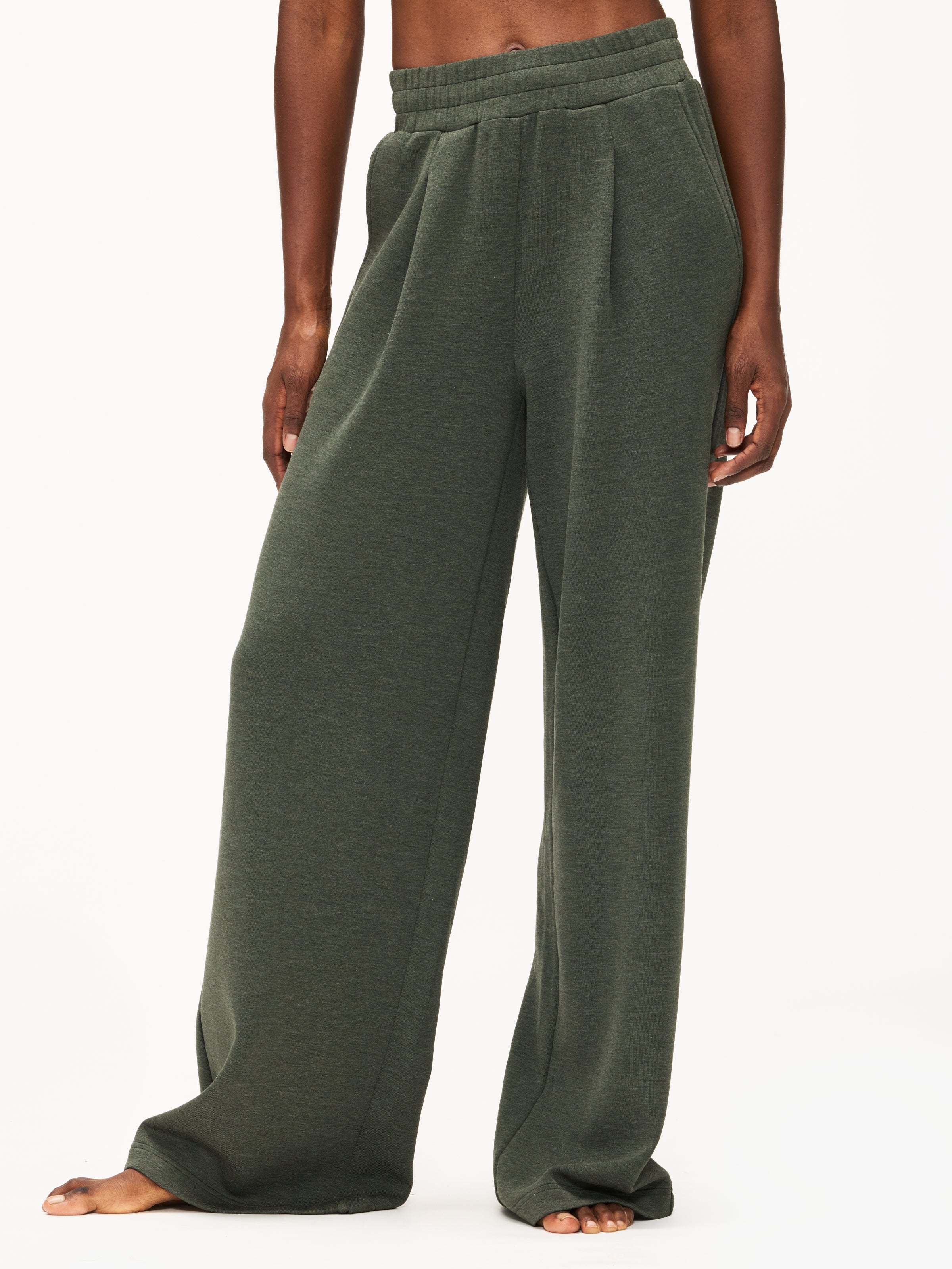 Varley The Extra Wide Leg Pant 29.5” – The Shop at Equinox