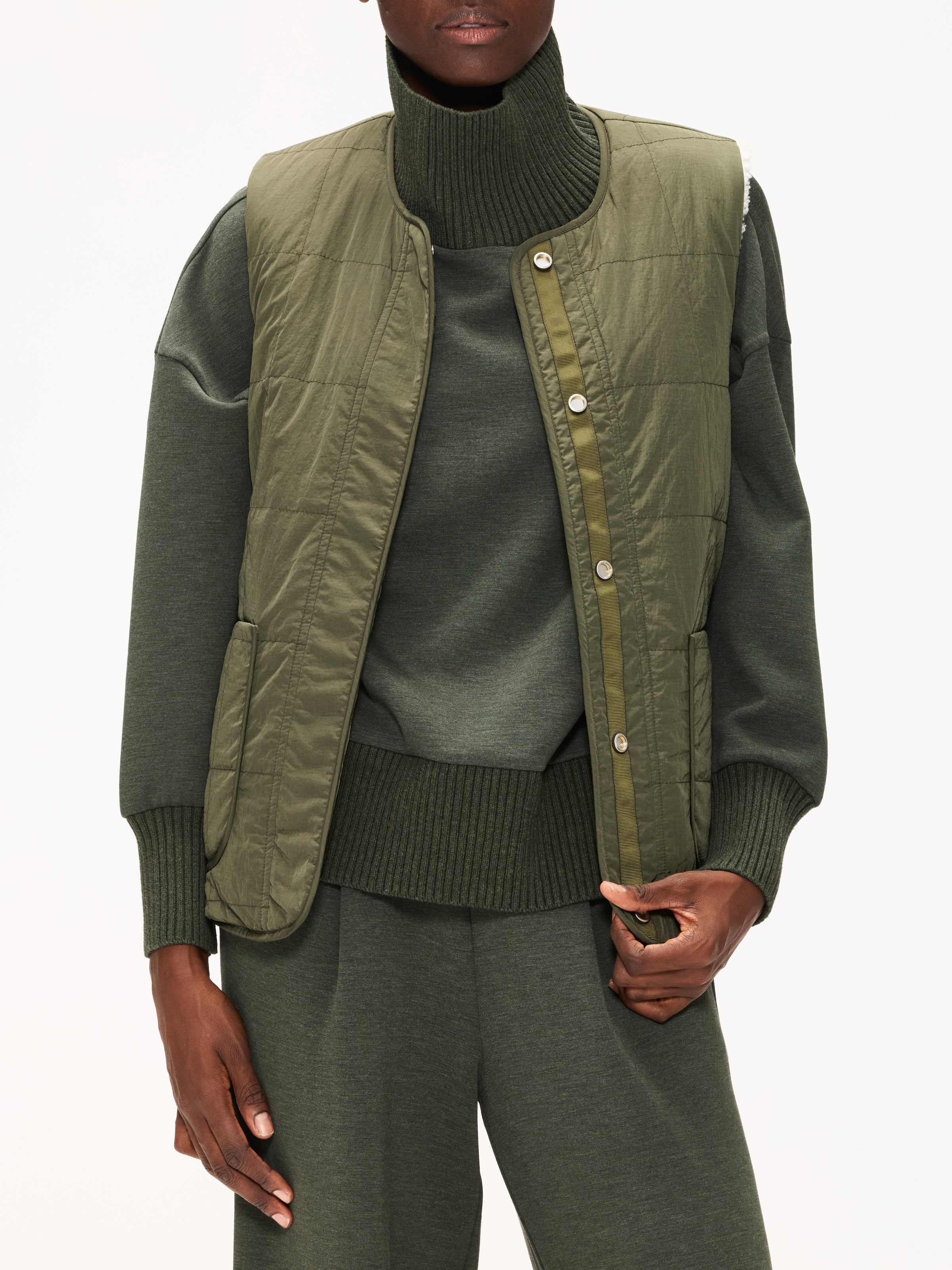 Varley Audrea Reversible Gilet – The Shop at Equinox