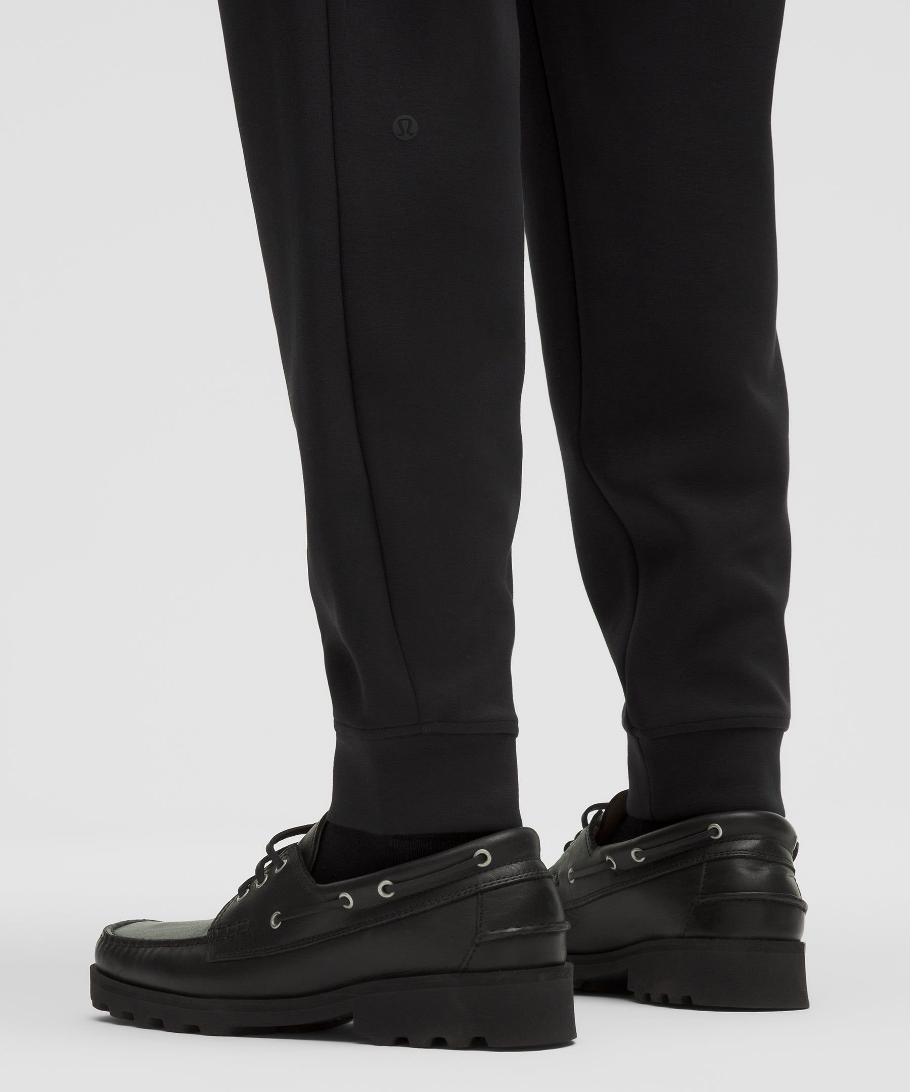 Lululemon Smooth Spacer Jogger *Regular – The Shop at Equinox