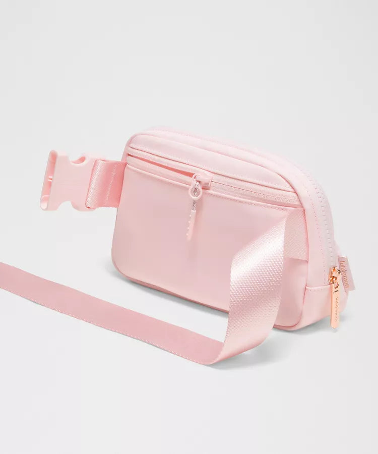 Lululemon Everywhere Belt Bag Su Nylon – The Shop at Equinox Lululemon Everywhere Belt Bag Su Nylon – The Shop at Equinox