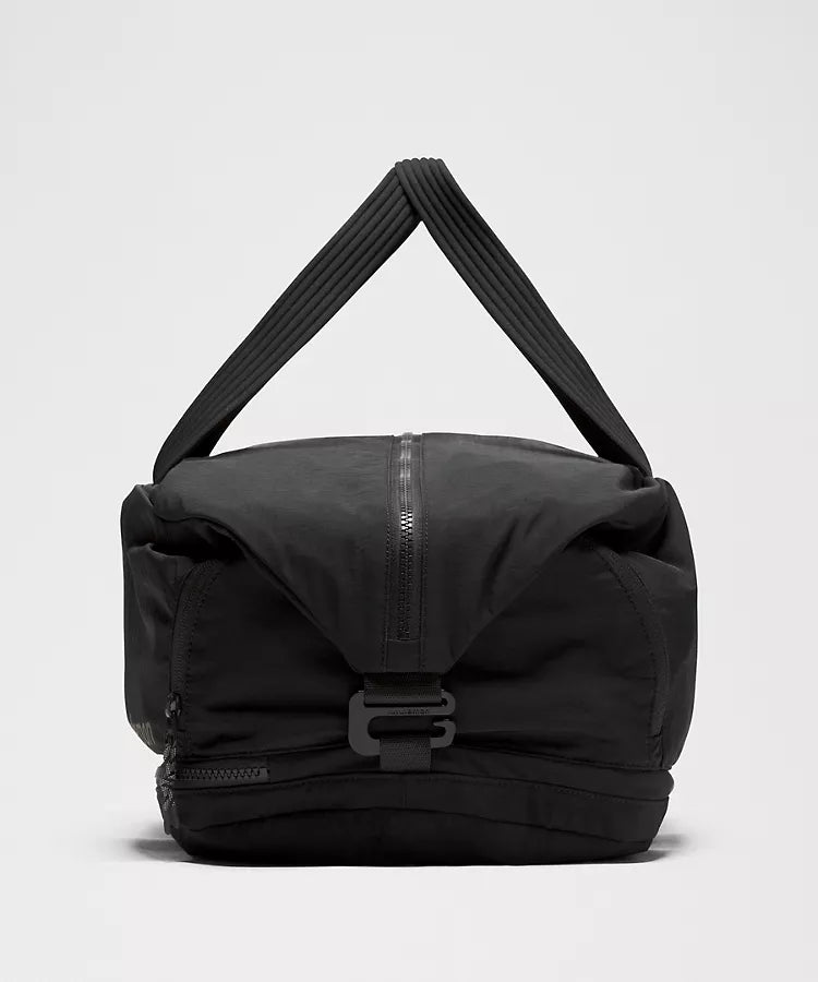 Lululemon 3-in-1 Gym Duffle Bag 30L – The Shop at Equinox Lululemon 3-in-1 Gym Duffle Bag 30L – The Shop at Equinox