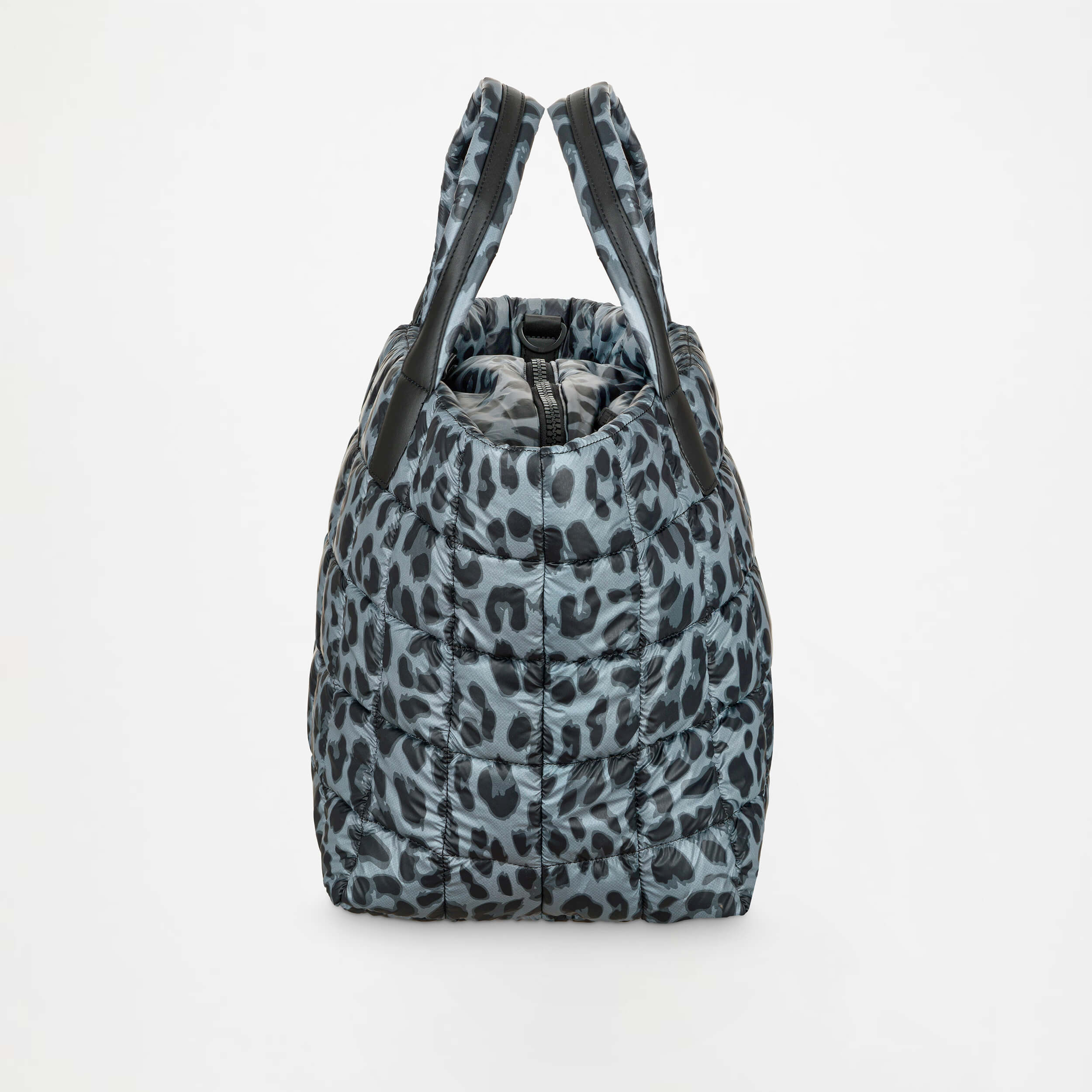 関税・送料込み【Vee Collective】ミディアムポータートート Vee Collective Porter Tote Medium – The Shop at Equinox