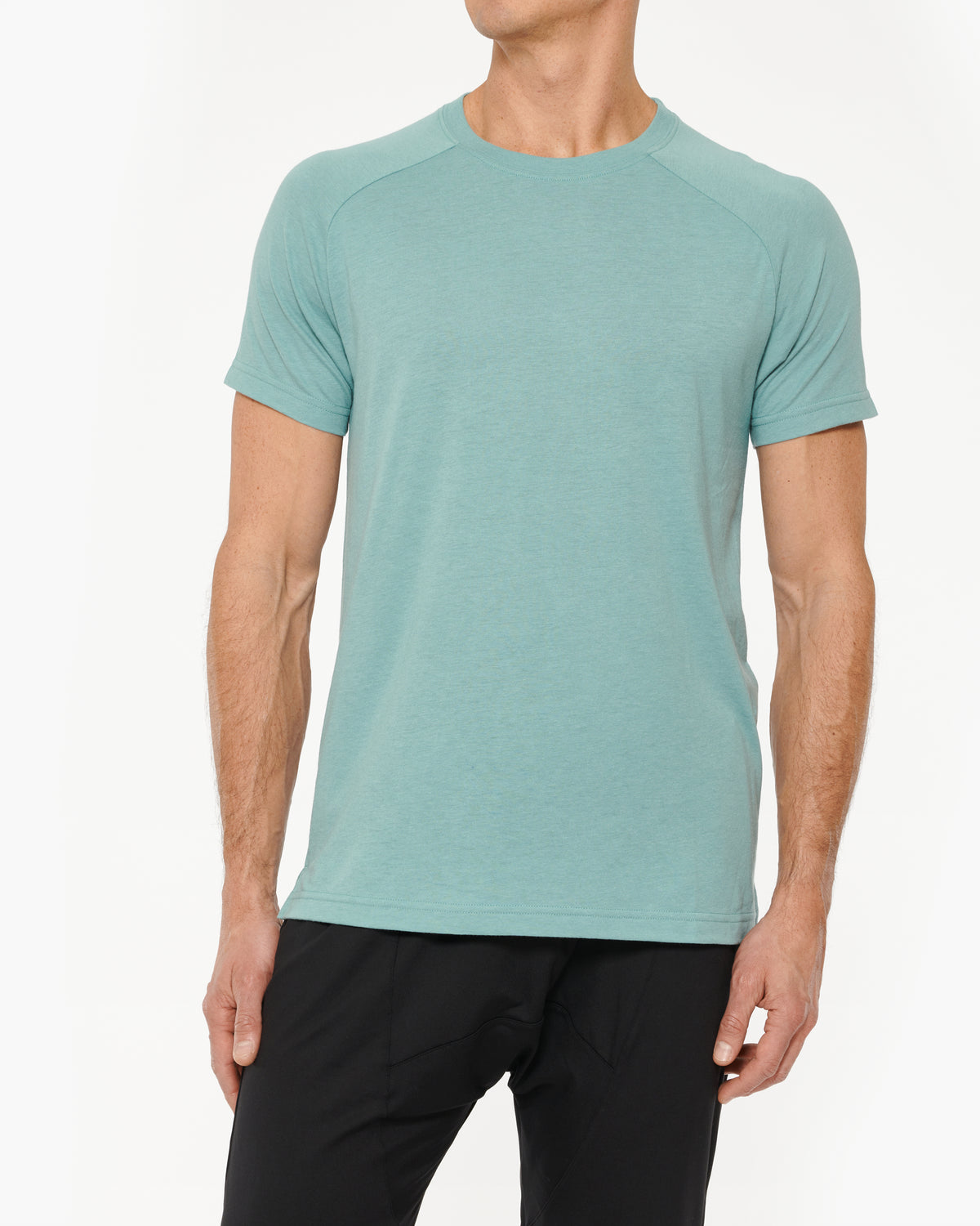ALO YOGA THE TRIUMPH CREW NECK SHORT SLEEVE