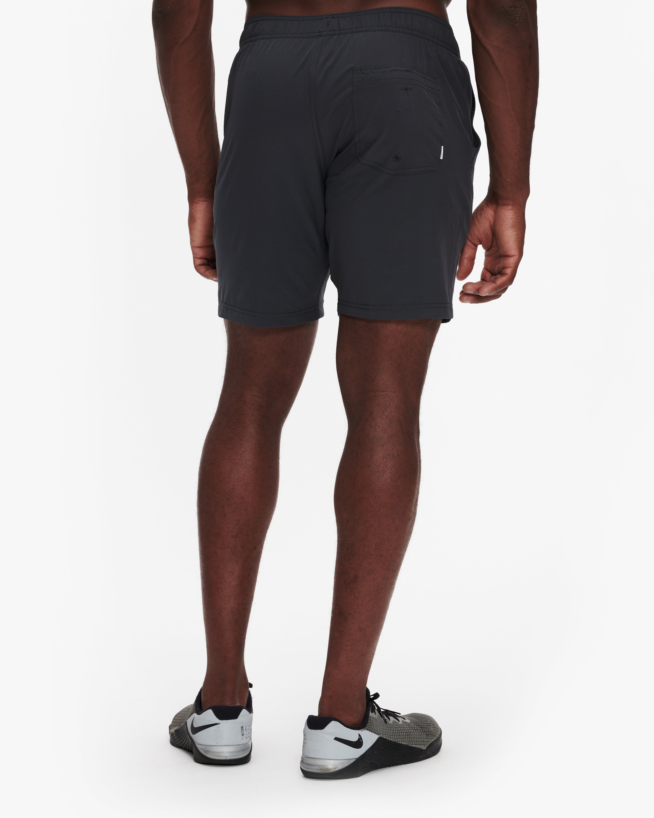 VUORI KORE SHORT 7.5" - LINED - CHARCOAL