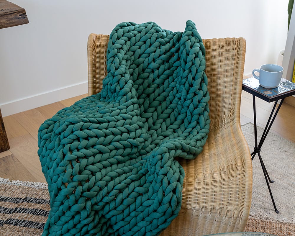 How to Hand Knit a Soft Chunky Blanket  Super Soft Easy to Knit Blanket -  The Everyday Farmhouse
